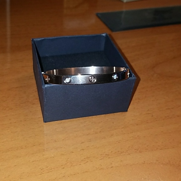 18k Rose Gold Locking Love Bangle Bracelet - Picture 1 of 7